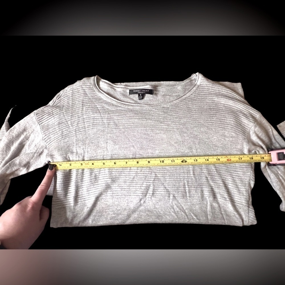 𝅺romeo & Juliet Couture, women’s gray tunic sweater, size small - Picture 4 of 7